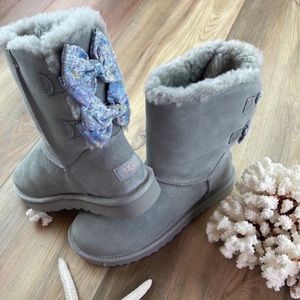 UGG MINI BAILEY BOW SPLATTER BOOTS
